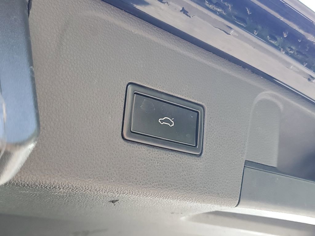 Used 2018 Volkswagen Atlas SEL FWD image 10