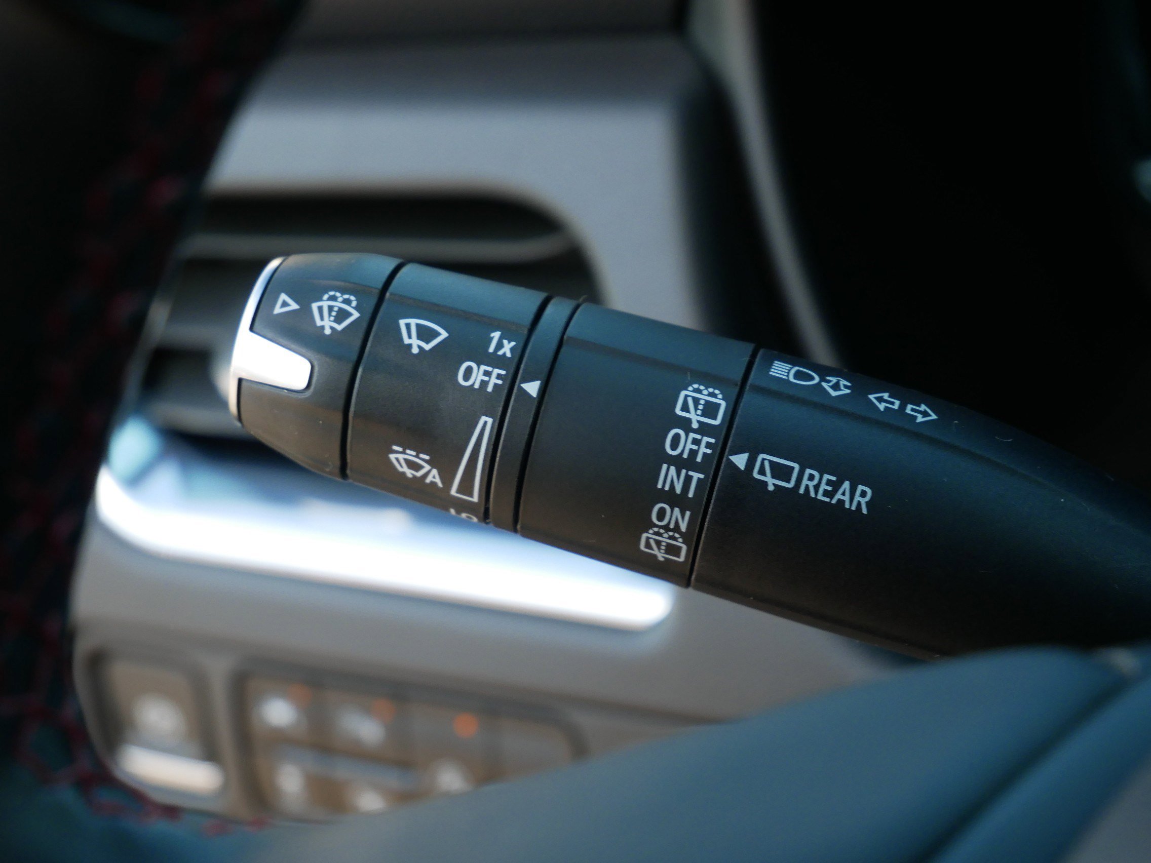 Used 2023 Chevrolet Suburban RST w/ Sport Performance Package image 27