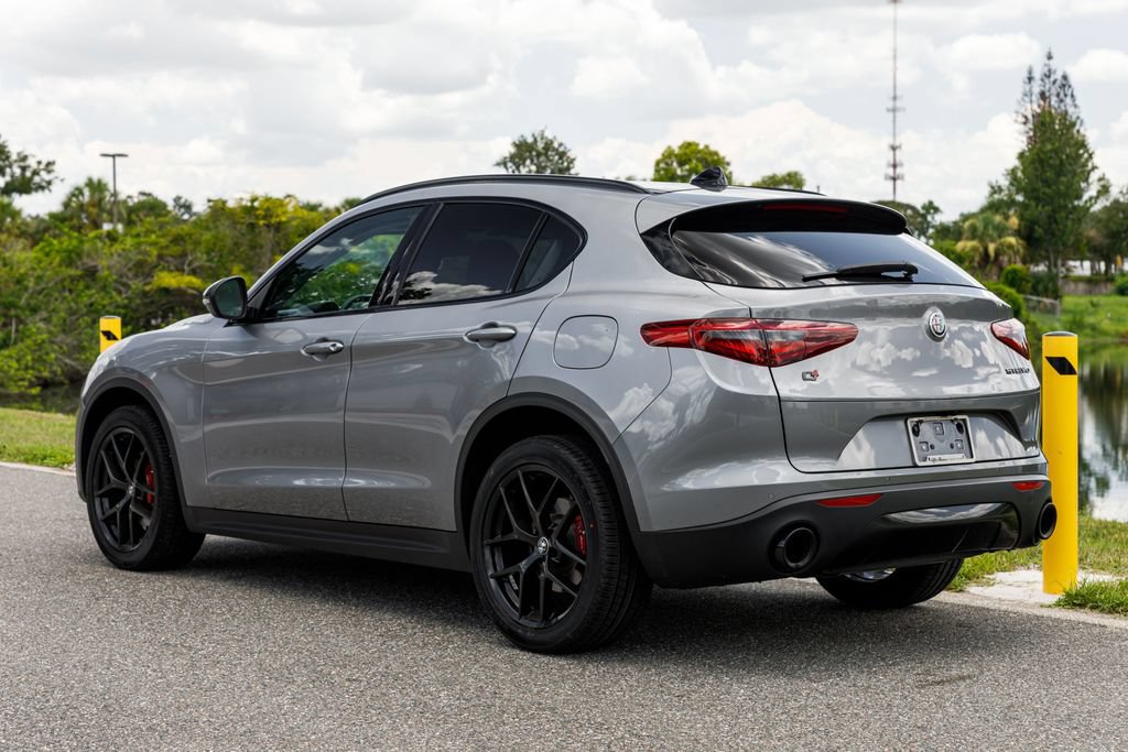 Used 2019 Alfa Romeo Stelvio Ti w/ TI Performance Package AWD/4WD image 5