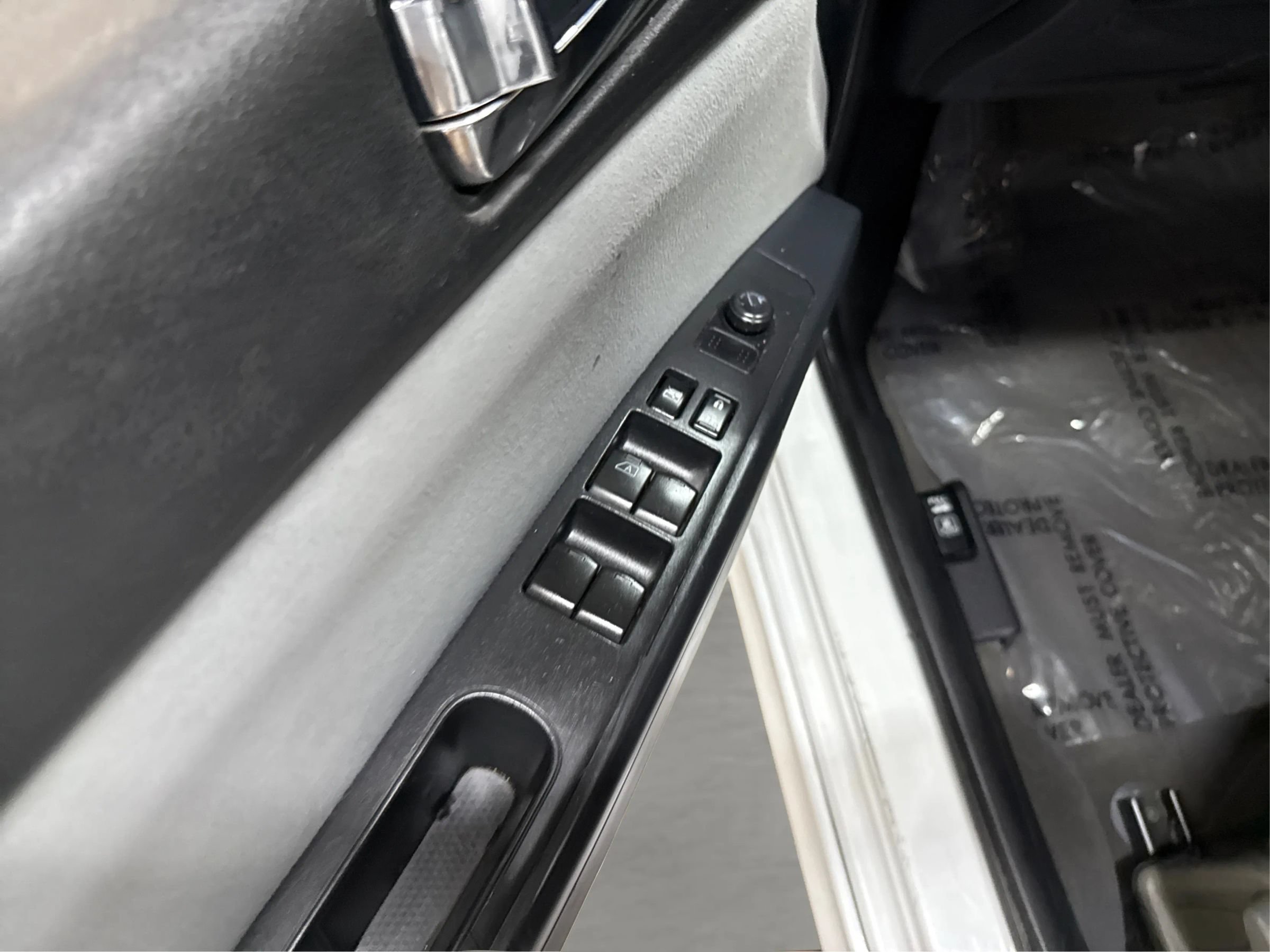 Used 2012 Nissan Sentra 2.0 SR w/ Special Edition Pkg FWD image 17