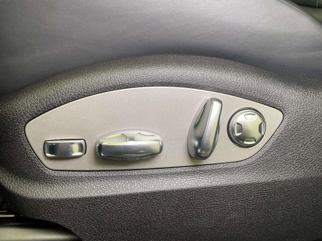 New 2026 Porsche Macan Turbo image 17