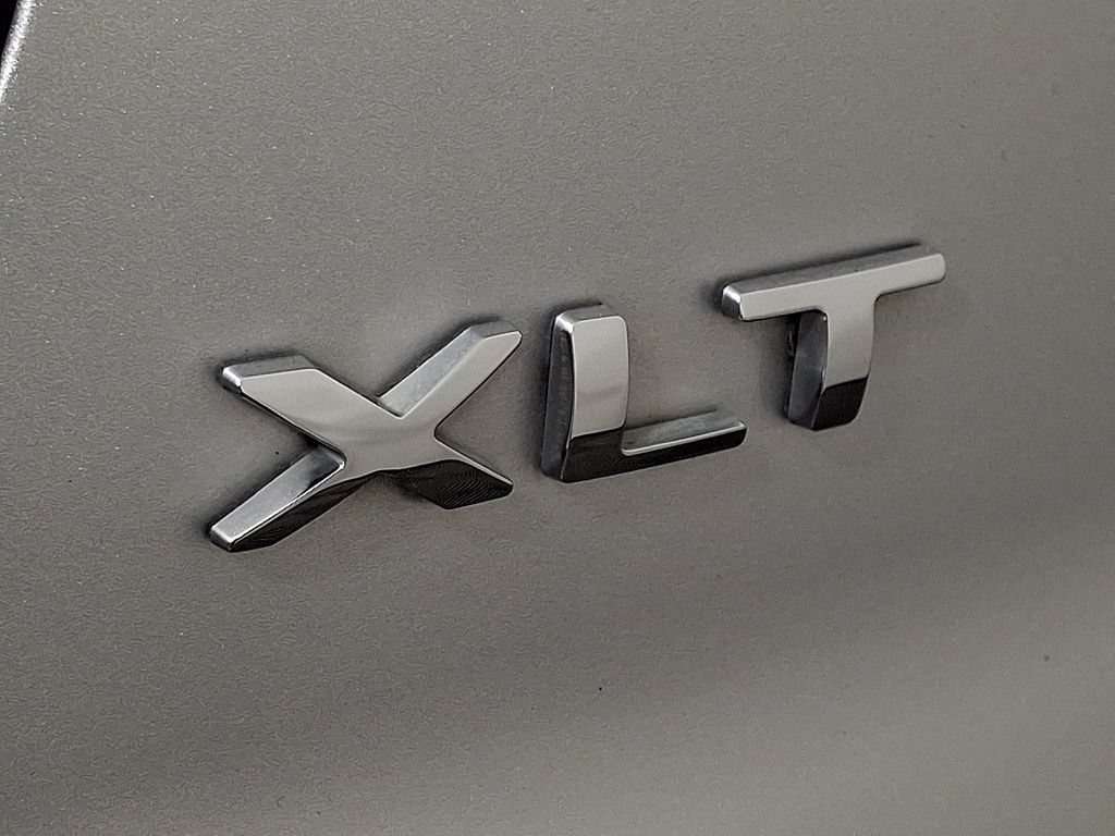 Used 2018 Ford Explorer XLT FWD image 28