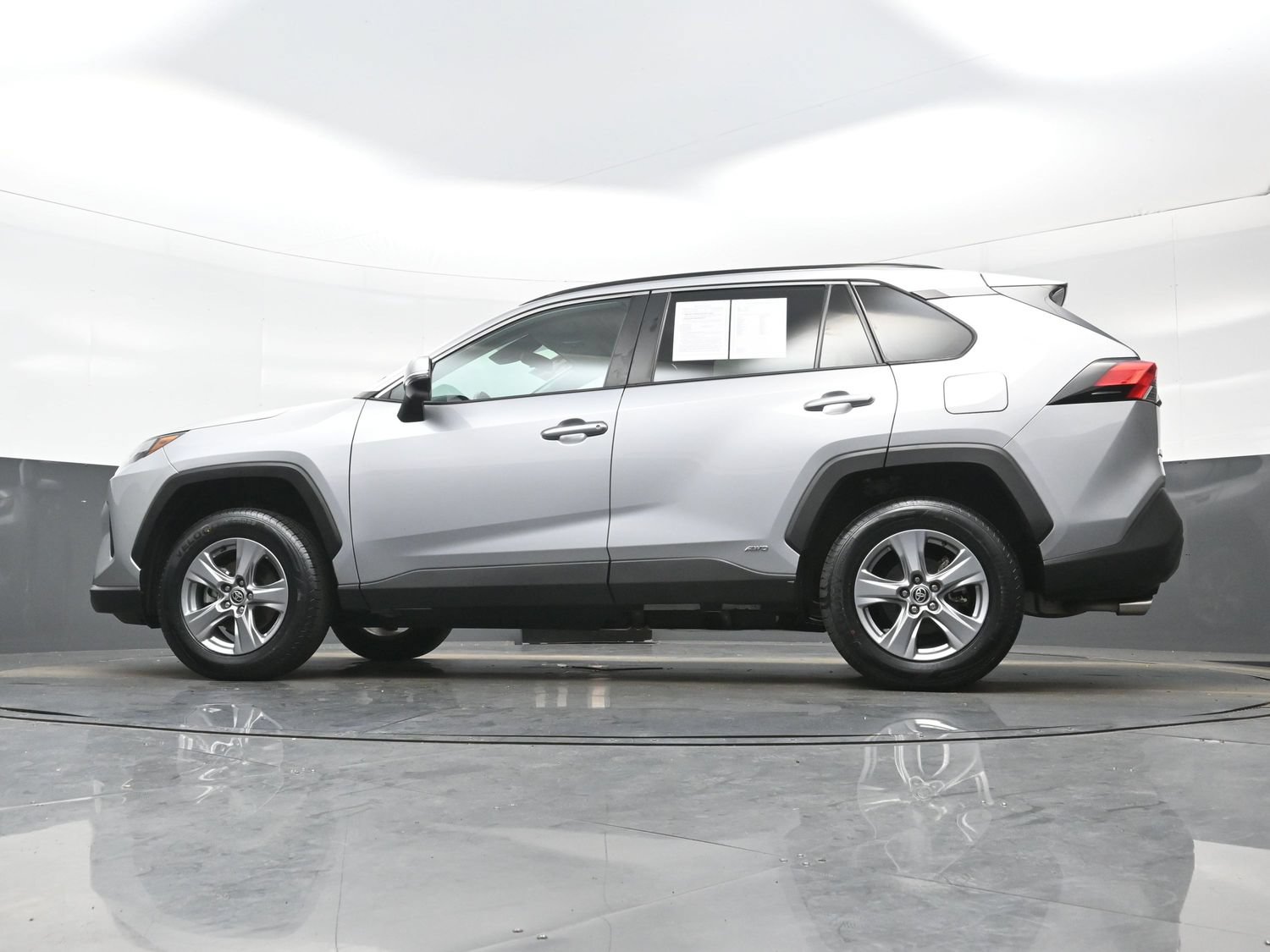 Used 2022 Toyota RAV4 XLE w/ Convenience Package AWD/4WD image 30