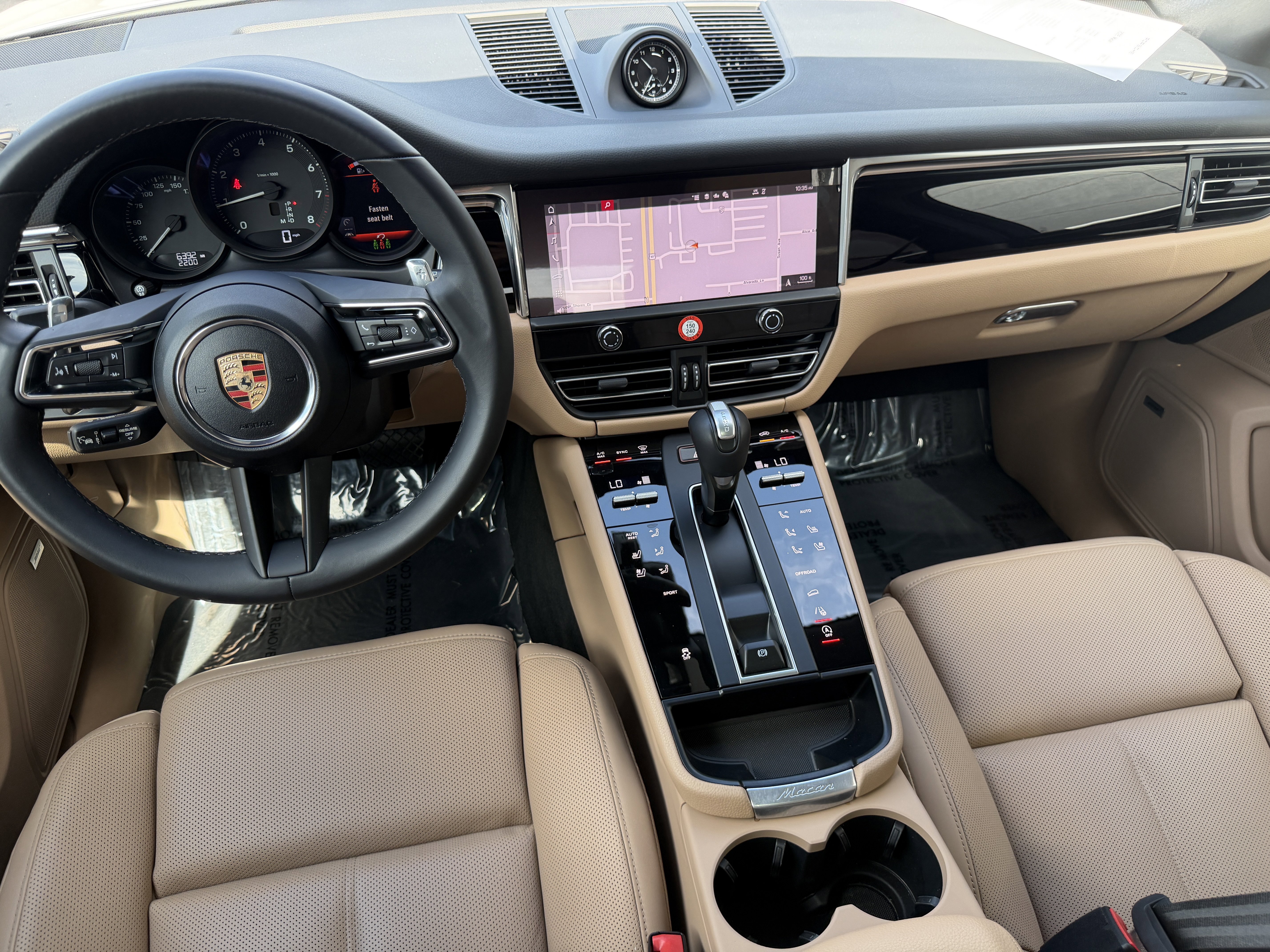 Certified 2025 Porsche Macan AWD/4WD image 16