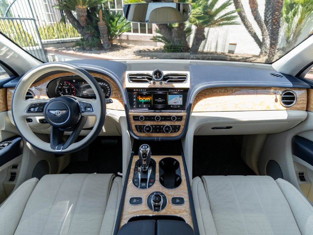 Used 2024 Bentley Bentayga AWD/4WD image 4