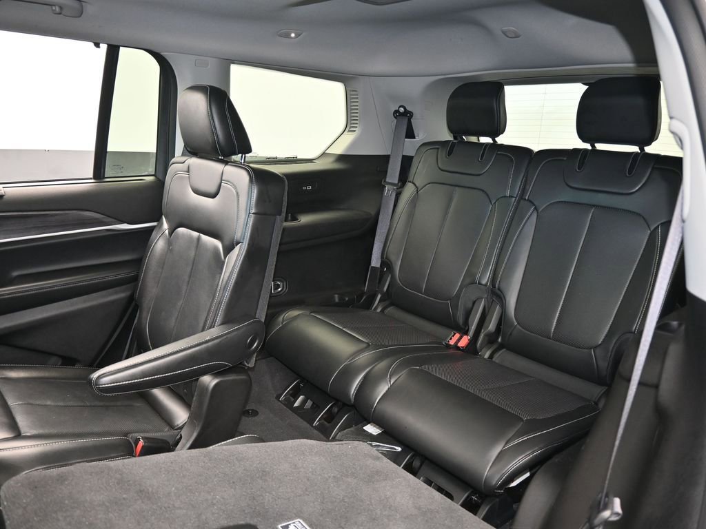 Used 2021 Jeep Grand Cherokee L Limited w/ Luxury Tech Group II image 37