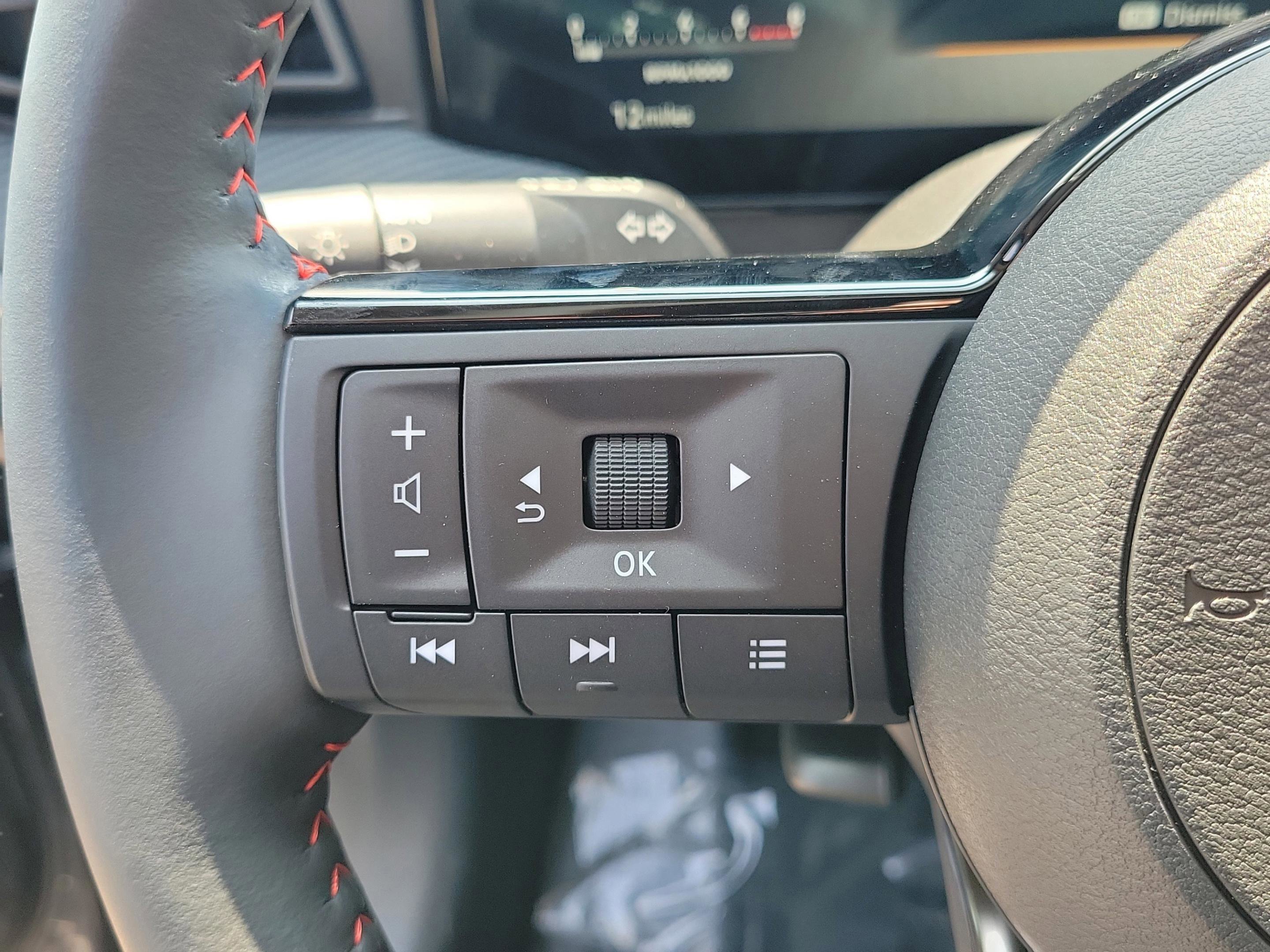 New 2025 Nissan Kicks SR FWD image 27