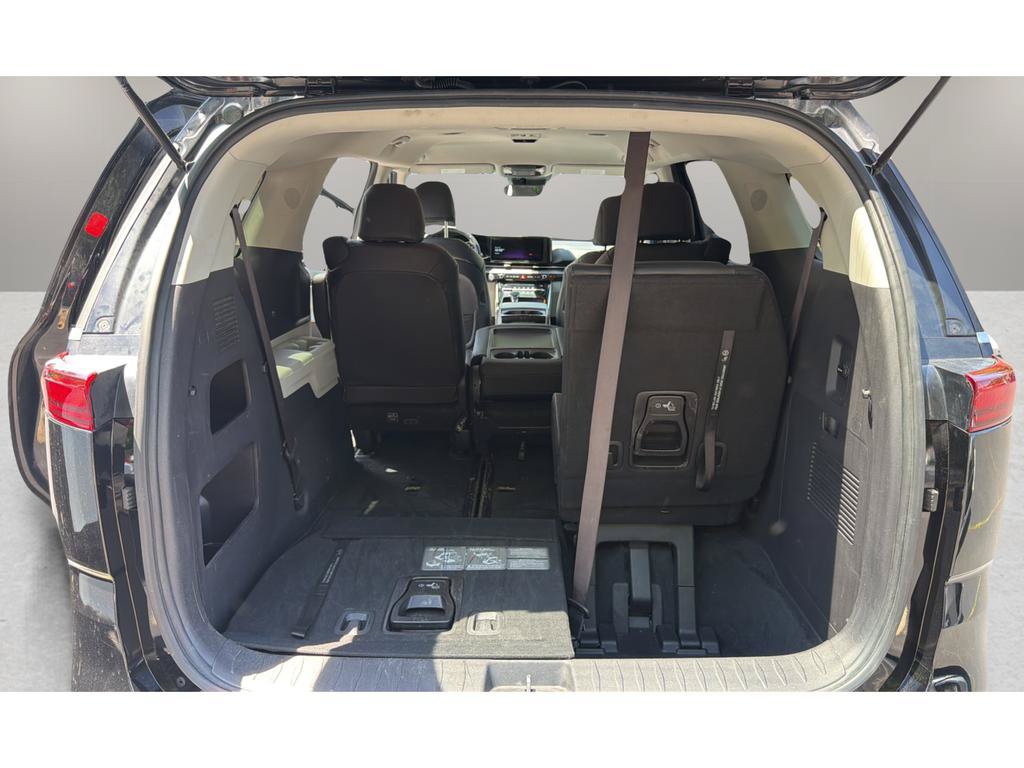 Used 2023 Kia Carnival EX FWD image 21