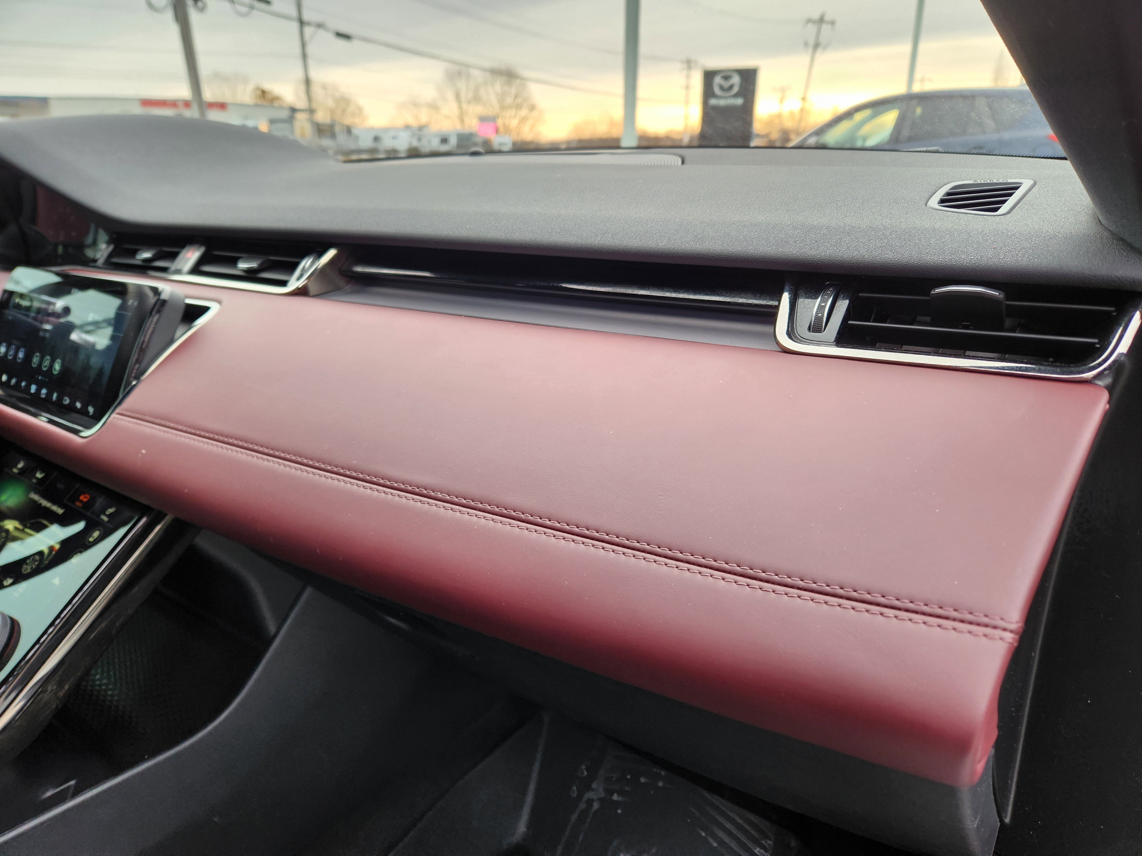 Used 2020 Land Rover Range Rover Evoque R-Dynamic SE image 17