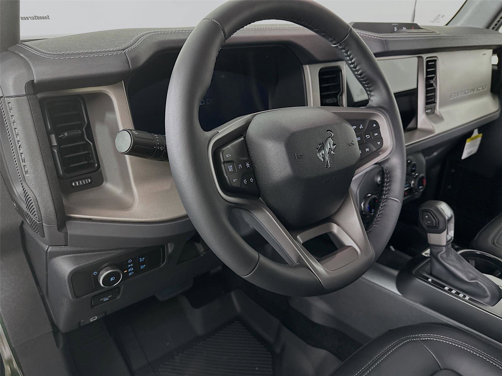 New 2025 Ford Bronco Outer Banks image 9