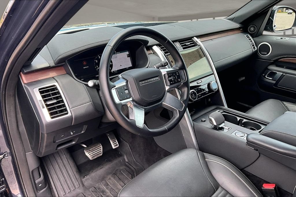 Used 2024 Land Rover Discovery Dynamic SE AWD/4WD image 12