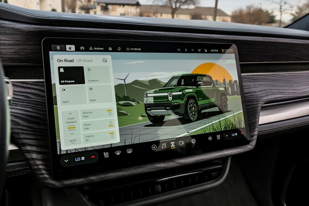 Used 2022 Rivian R1T Adventure image 23