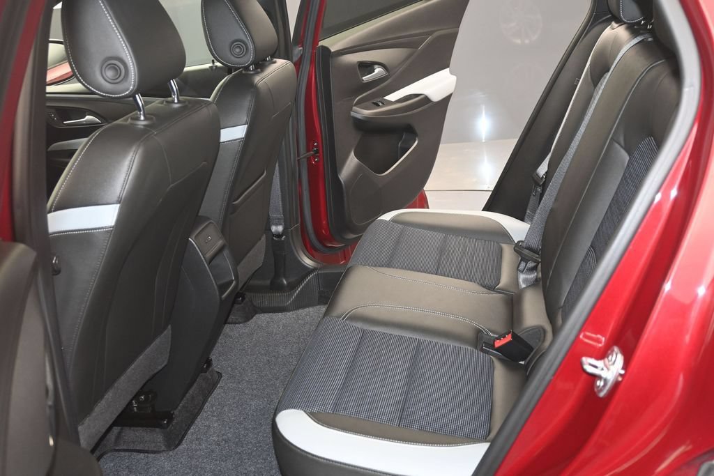 Certified 2024 Buick Envista Preferred w/ Advanced Safety Package FWD image 13