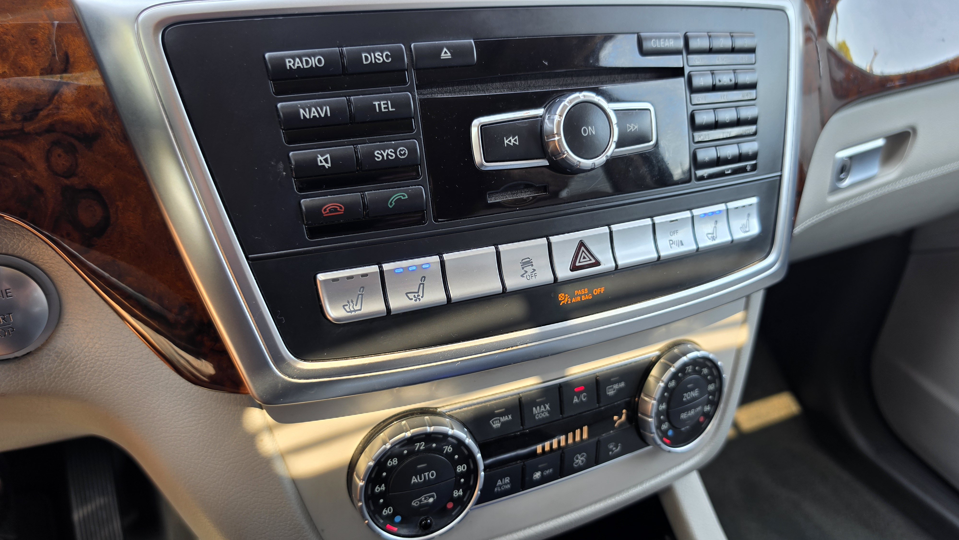 Used 2015 Mercedes-Benz GL 320 BlueTEC 4MATIC w/ Premium I Package image 40