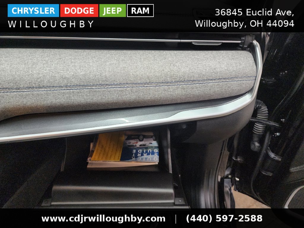 Used 2024 Jeep Compass Latitude AWD/4WD image 33
