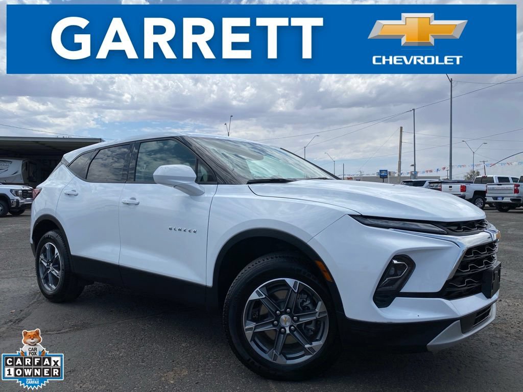 Used 2025 Chevrolet Blazer LT FWD image 1