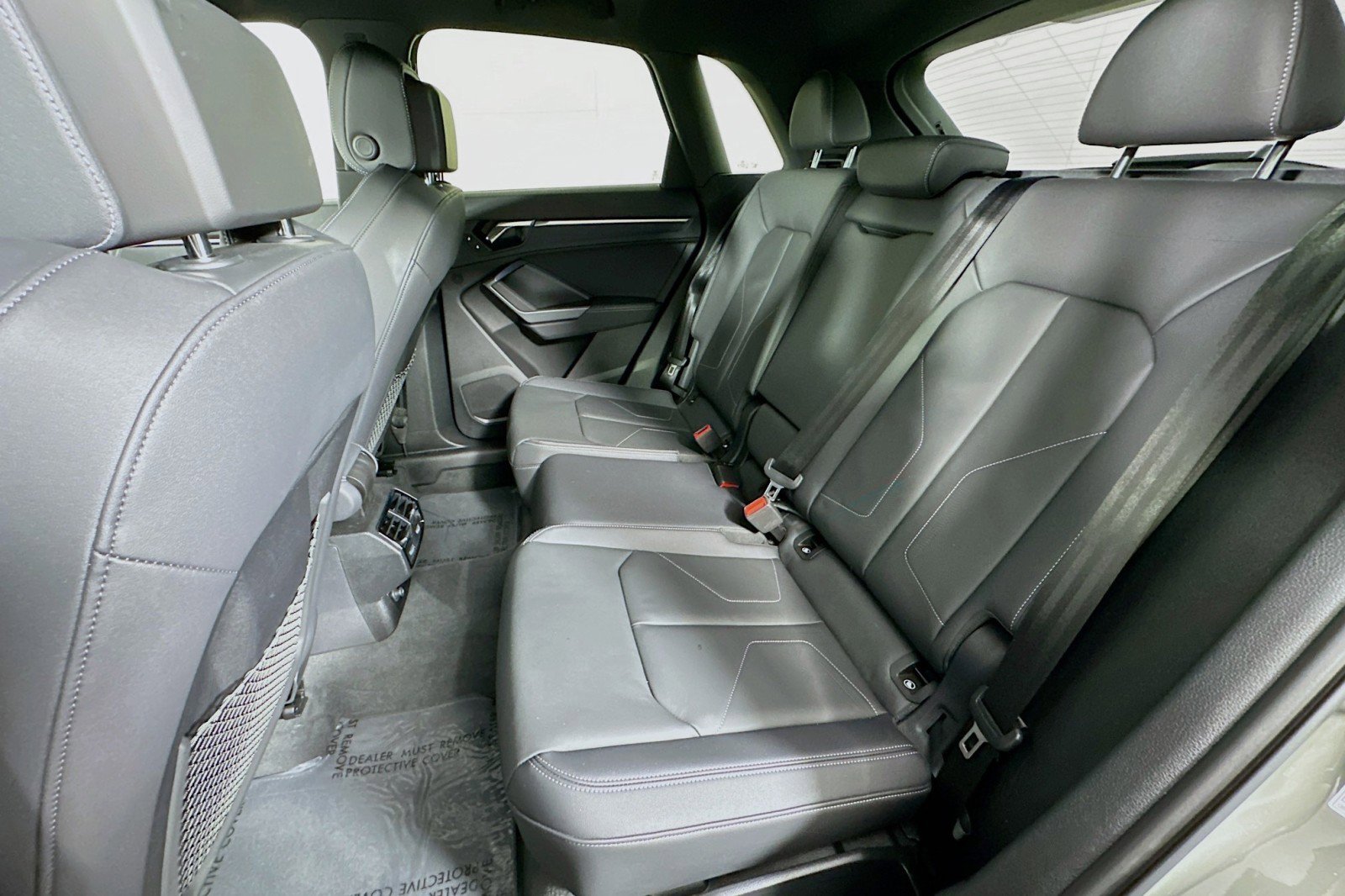 Used 2025 Audi Q3 2.0T Premium w/ Black Optic Sport Package image 9