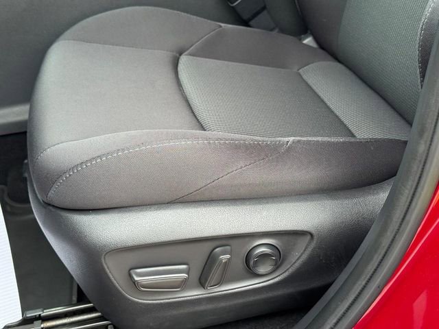Used 2023 Toyota Venza LE AWD/4WD image 22