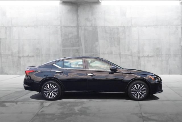 Certified 2023 Nissan Altima 2.5 SV w/ SV Premium Package AWD/4WD image 5