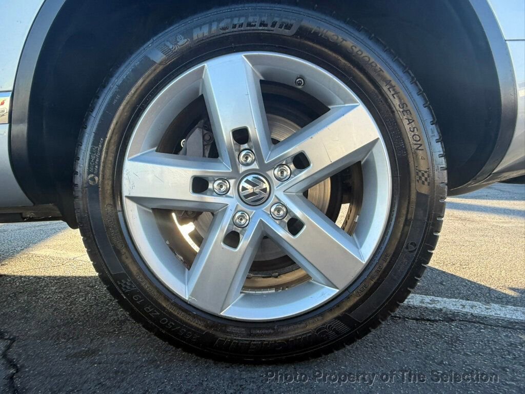 Used 2014 Volkswagen Touareg TDI image 41