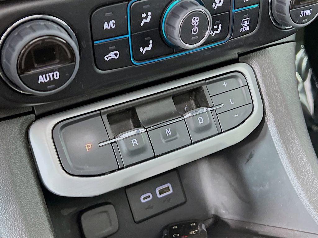 Used 2023 GMC Acadia SLE w/ Elevation Edition image 16