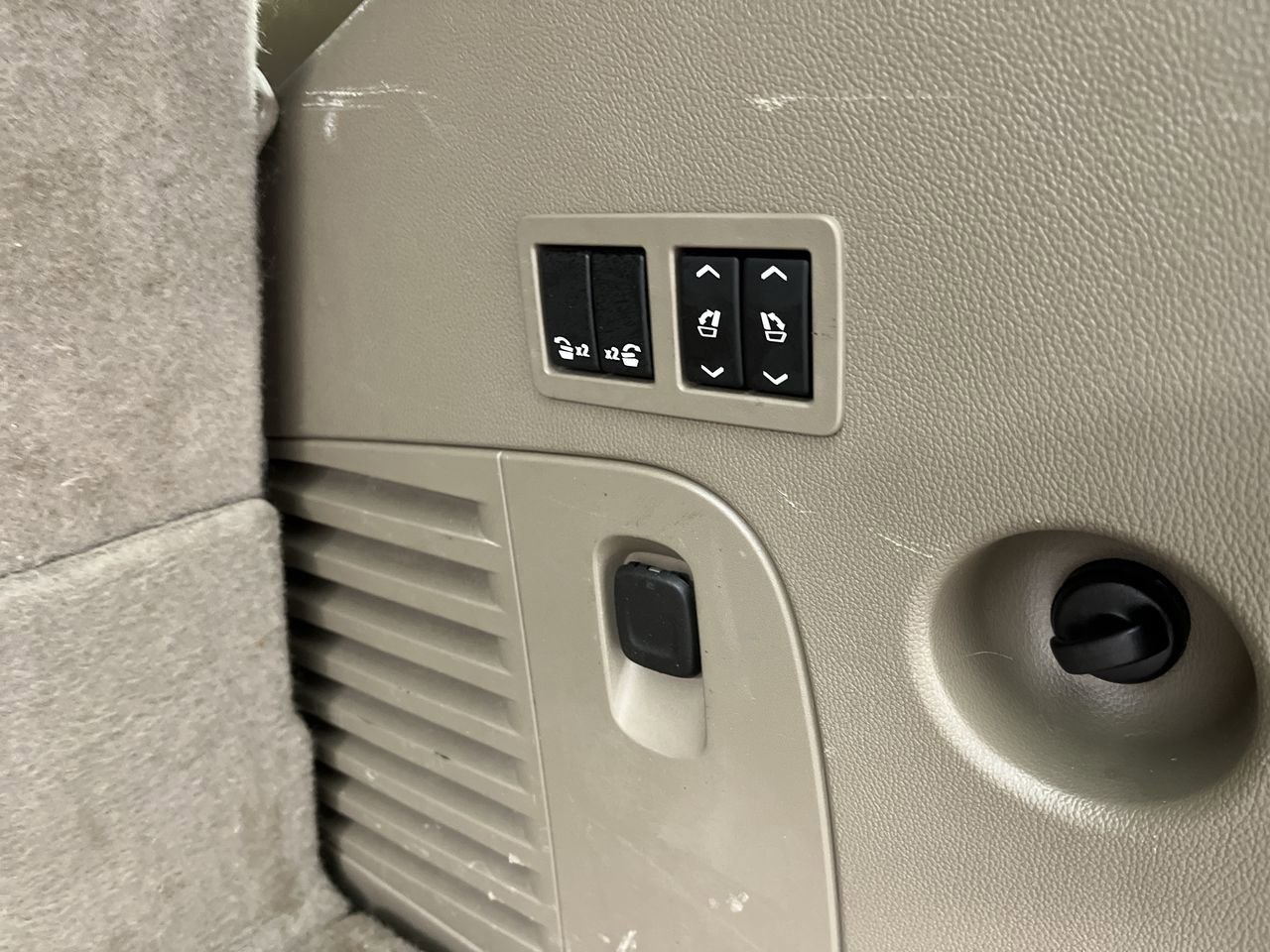 Used 2018 Chevrolet Tahoe LT image 34