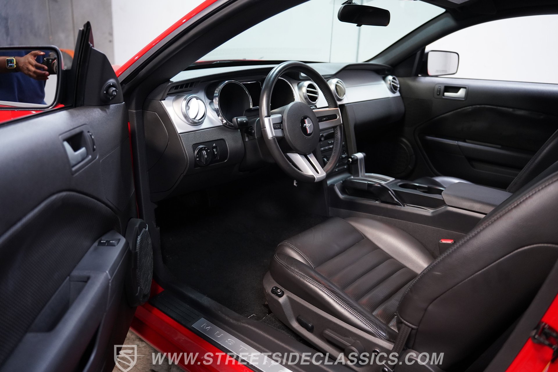 Used 2005 Ford Mustang GT RWD image 4