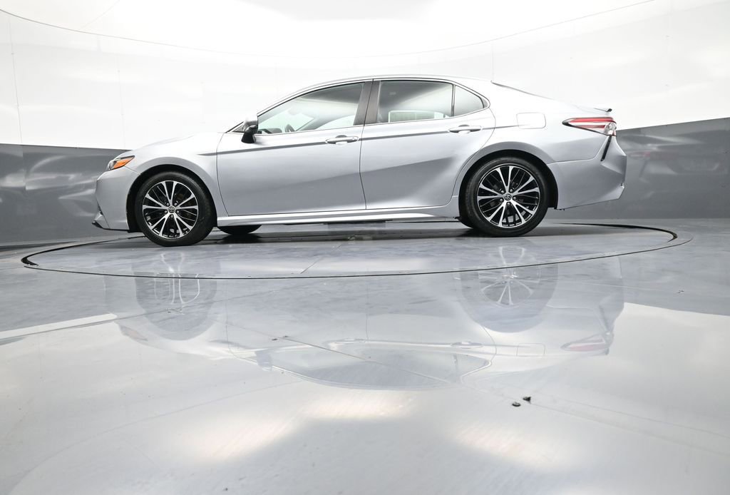 Certified 2020 Toyota Camry SE w/ Cold Weather Package AWD/4WD image 32
