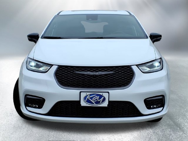 Used 2026 Chrysler Pacifica Select AWD/4WD image 2