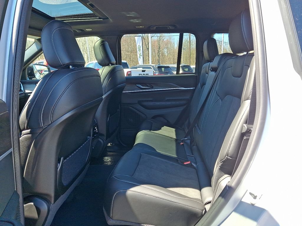 New 2026 Jeep Grand Cherokee Altitude AWD/4WD image 7
