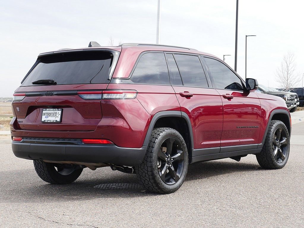Used 2023 Jeep Grand Cherokee Altitude image 5