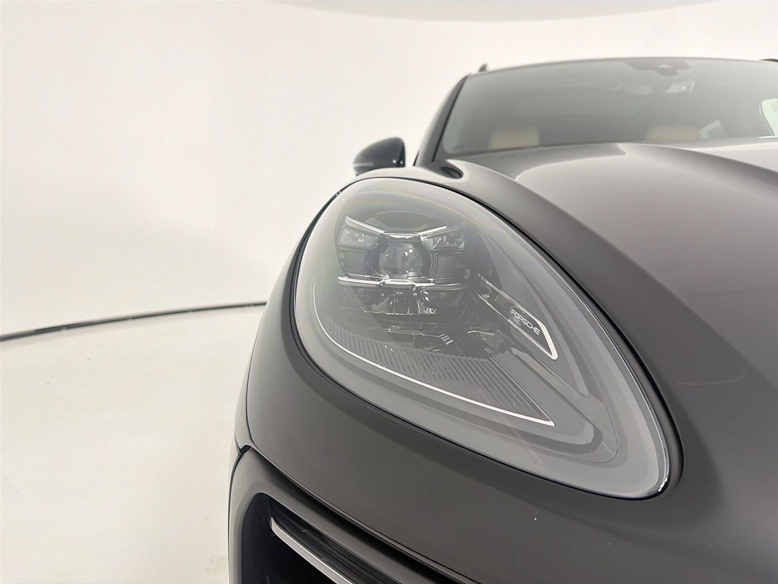 Certified 2026 Porsche Macan AWD/4WD image 31