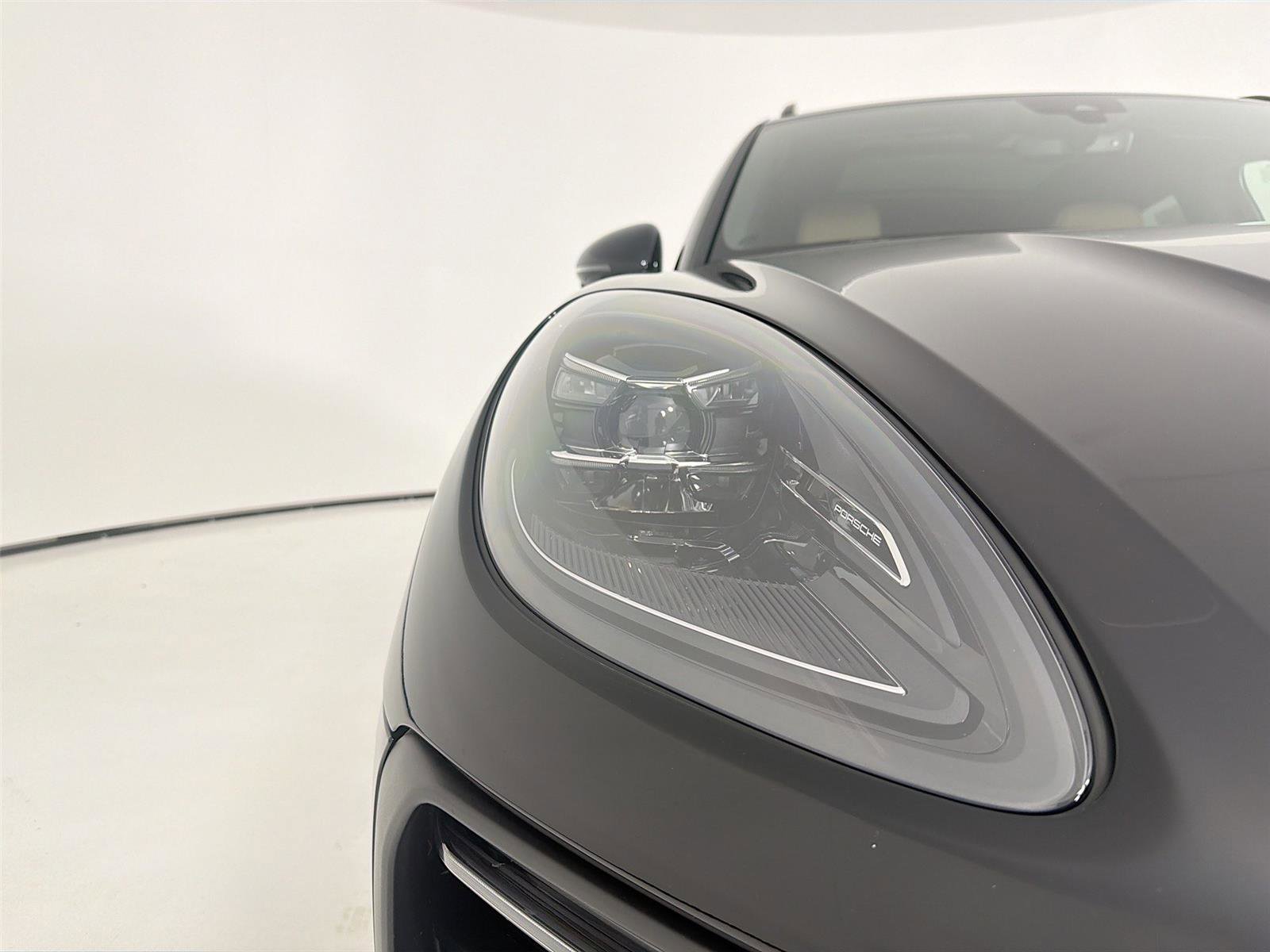 Used 2026 Porsche Macan AWD/4WD image 31