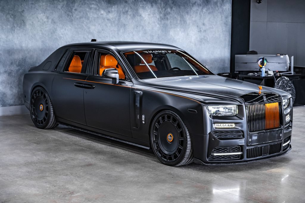 Used 2024 Rolls-Royce Phantom Sedan RWD image 1