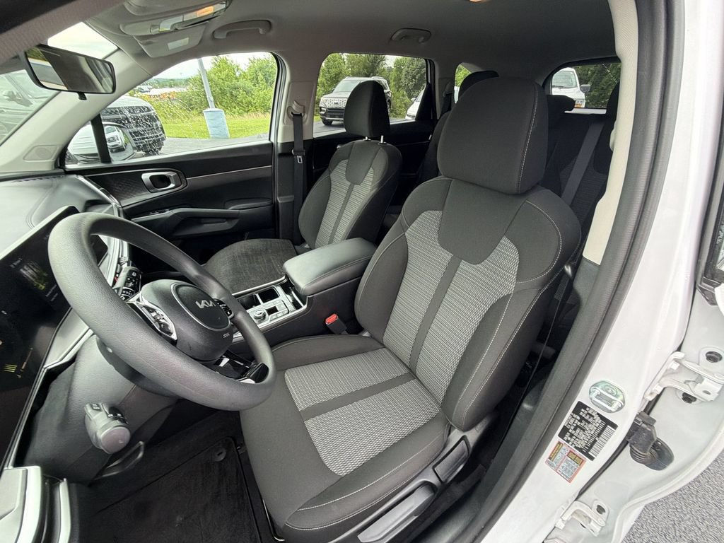 Used 2024 Kia Sorento LX FWD image 17