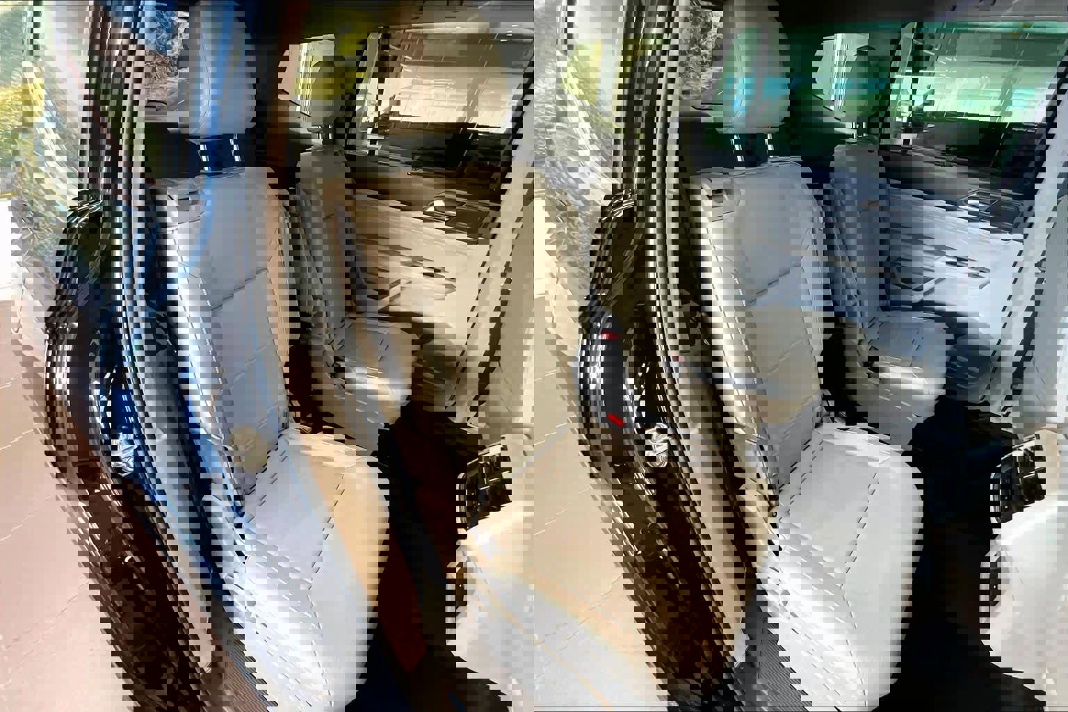 Used 2023 Volkswagen Atlas SE w/ Panoramic Sunroof Package image 19