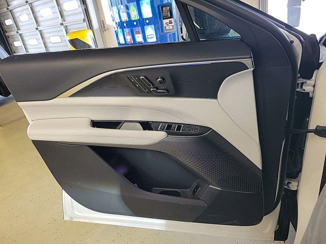 Used 2025 Cadillac Lyriq Sport image 9