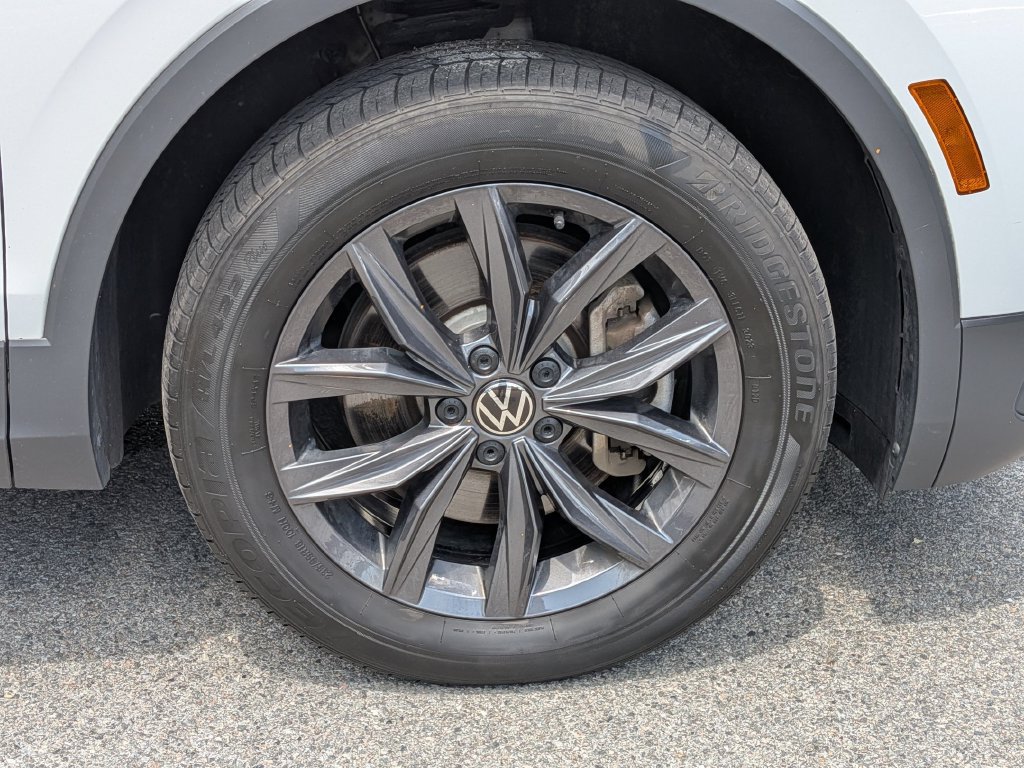 Certified 2024 Volkswagen Tiguan SE AWD/4WD image 9