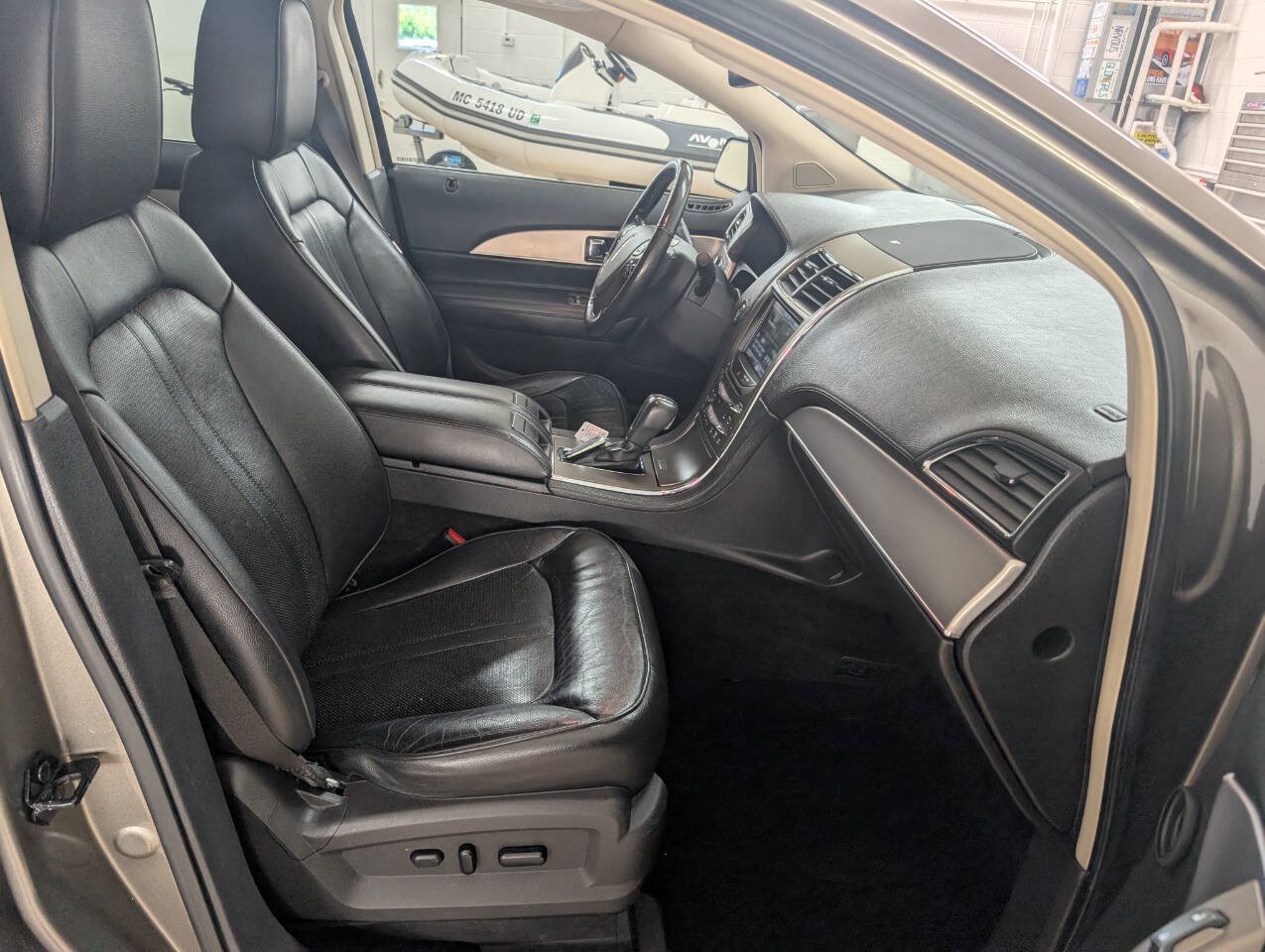 Used 2012 Lincoln MKX AWD image 21