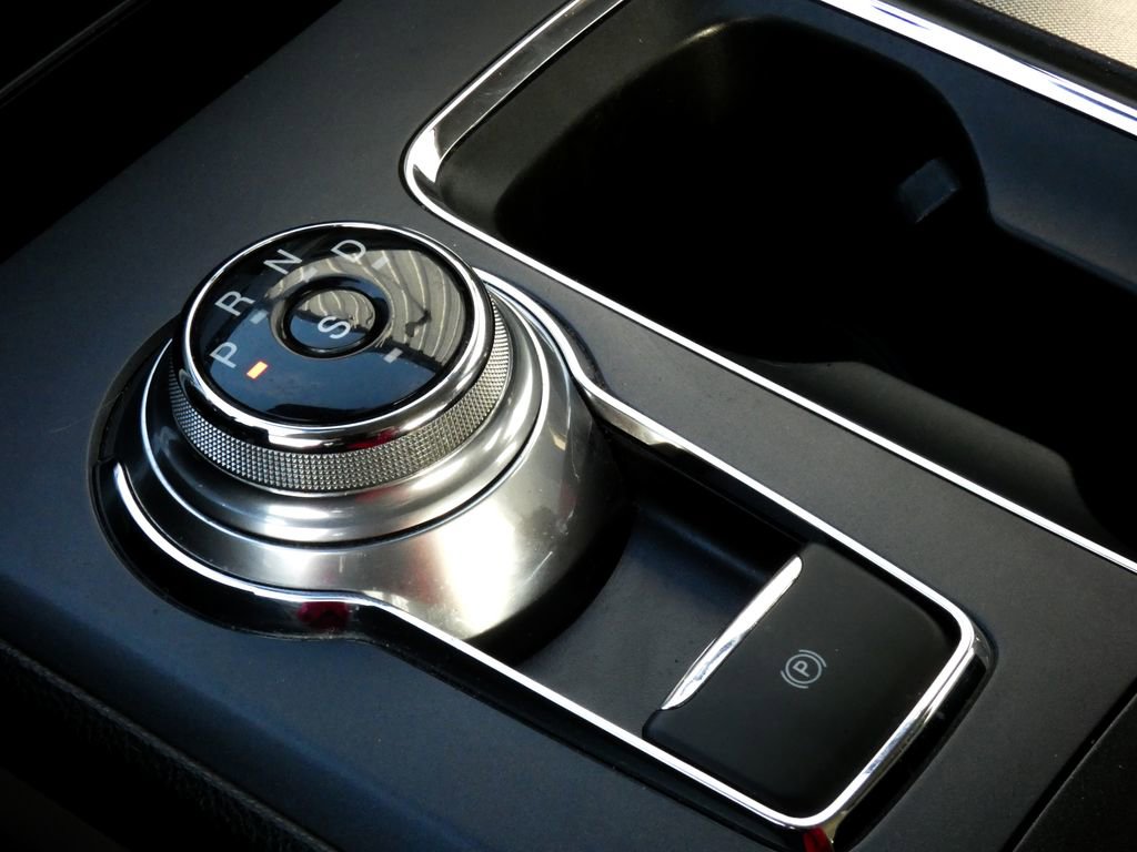 Used 2019 Ford Fusion SE FWD image 19