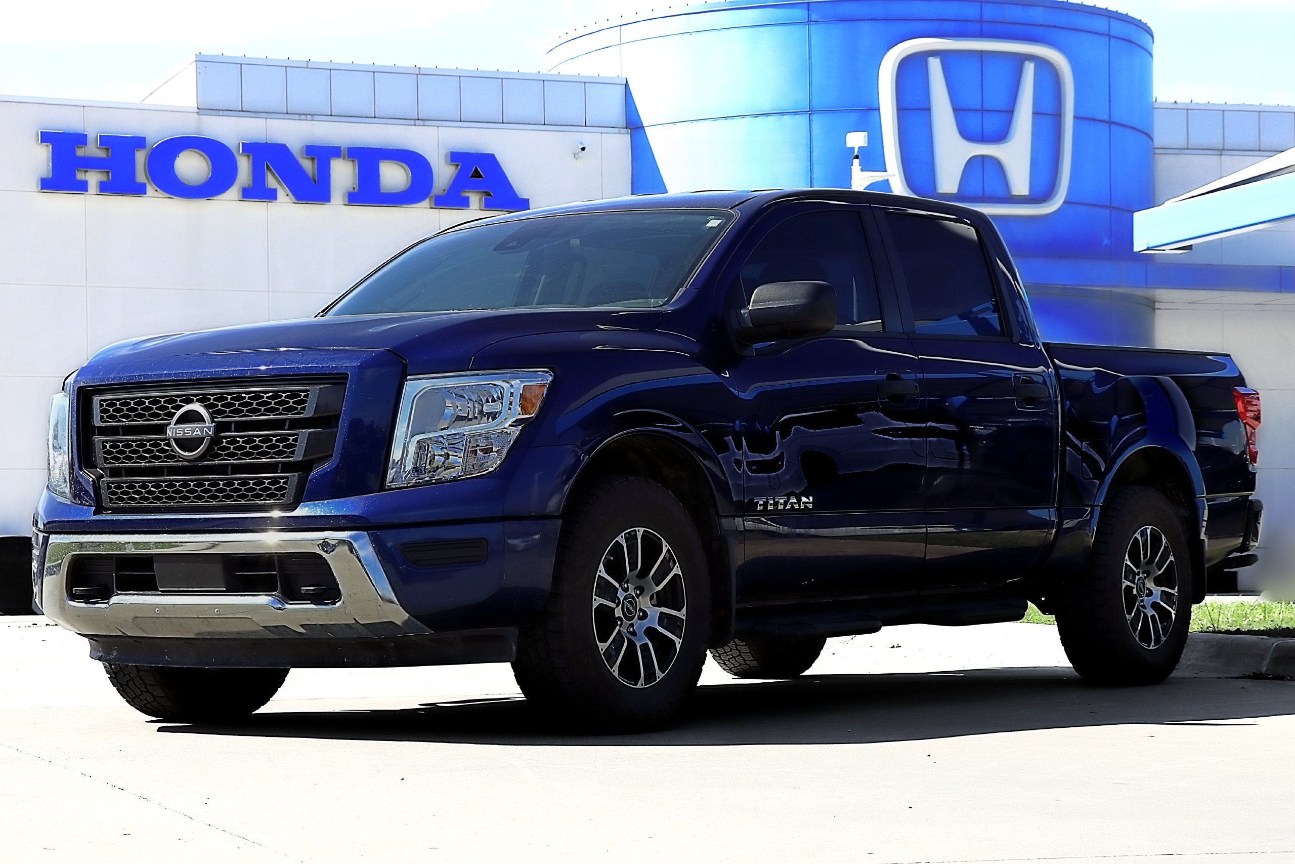Used 2024 Nissan Titan SV w/ Accessory Utility Package