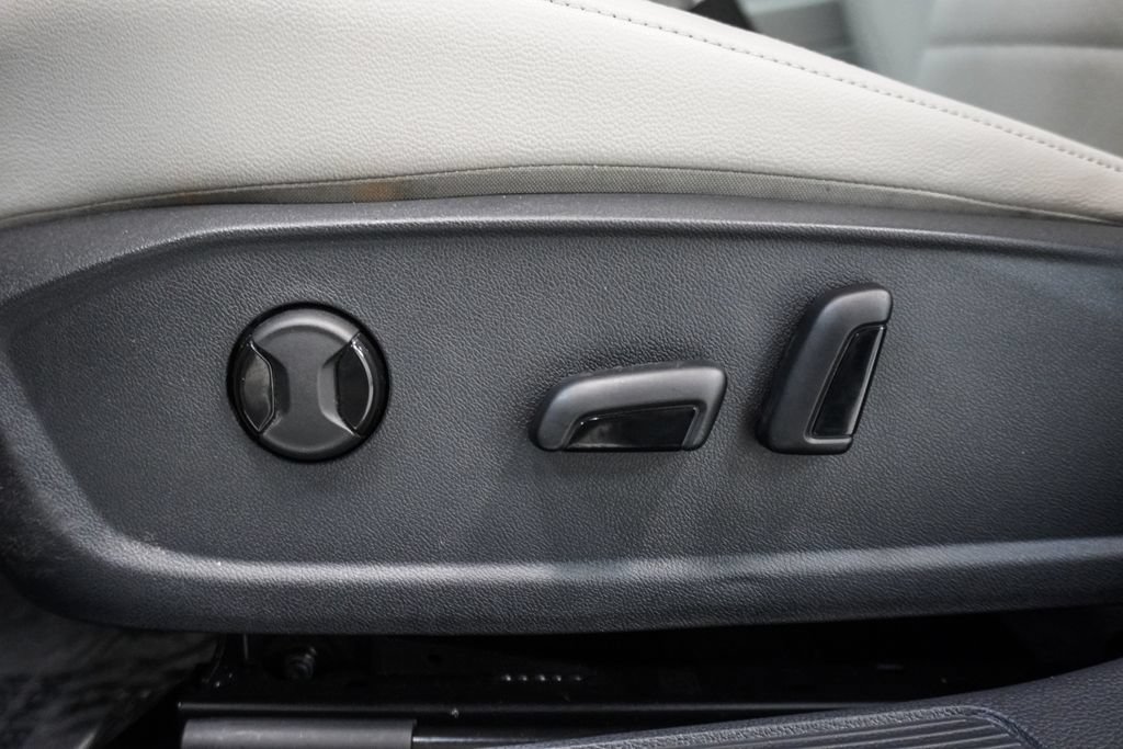 Used 2024 Volkswagen Jetta SE FWD image 37