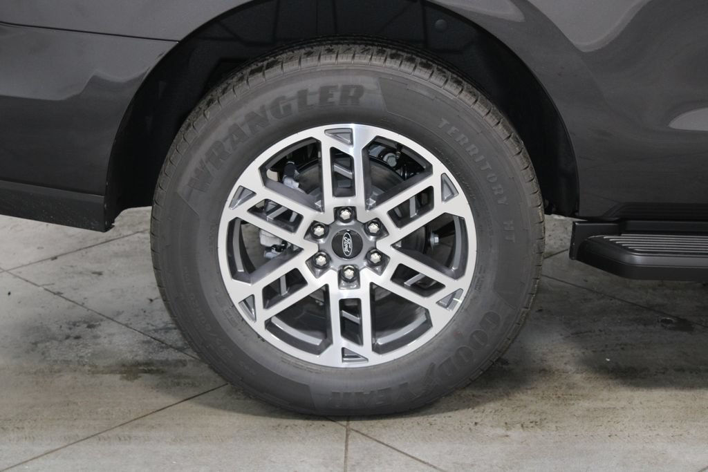 New 2026 Ford Expedition Active RWD image 13