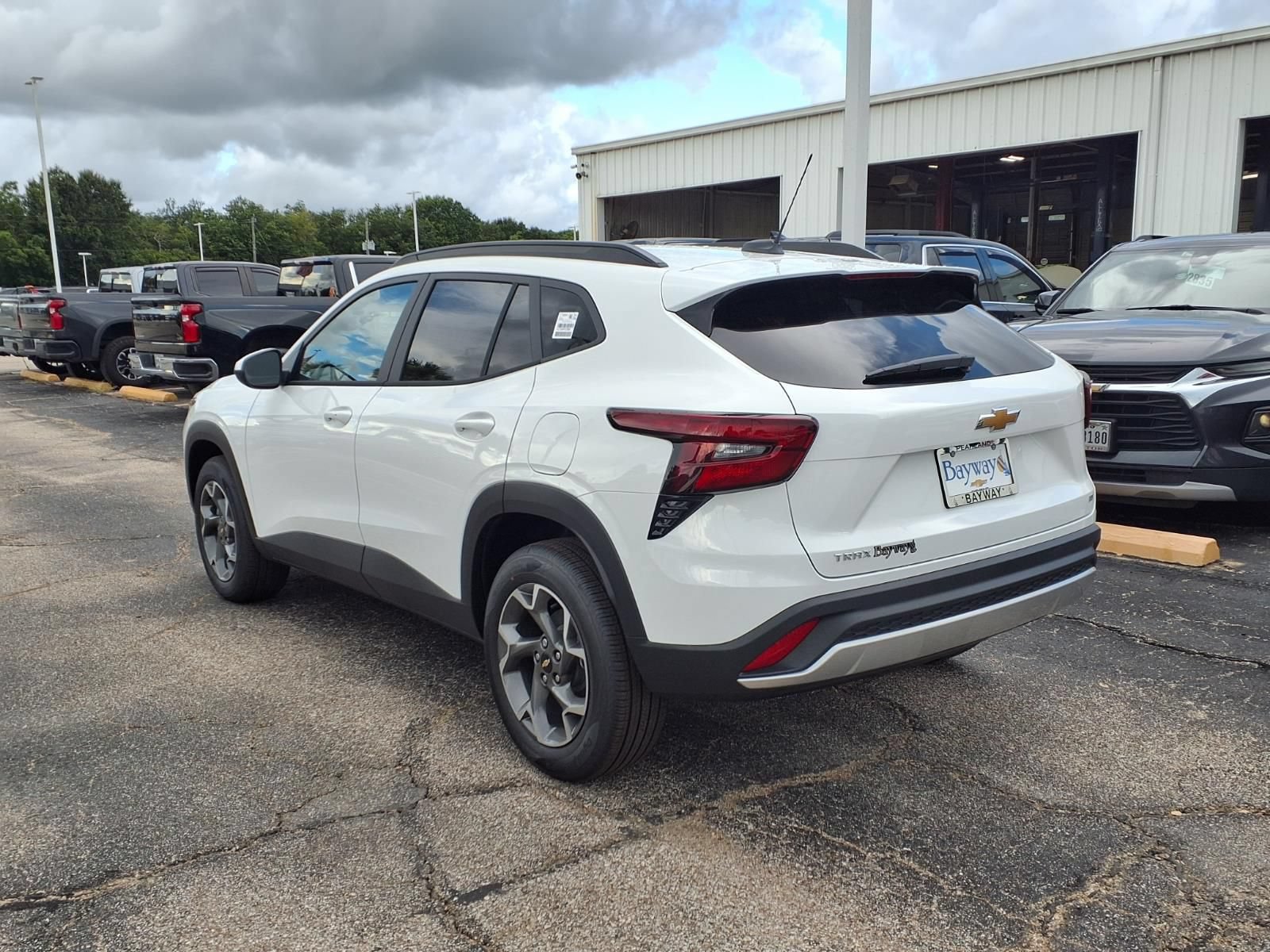 New 2026 Chevrolet Trax LT w/ Driver Confidence Package FWD image 3