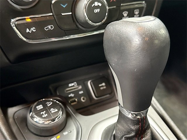 Used 2018 Jeep Cherokee Trailhawk w/ Cold Weather Group image 18