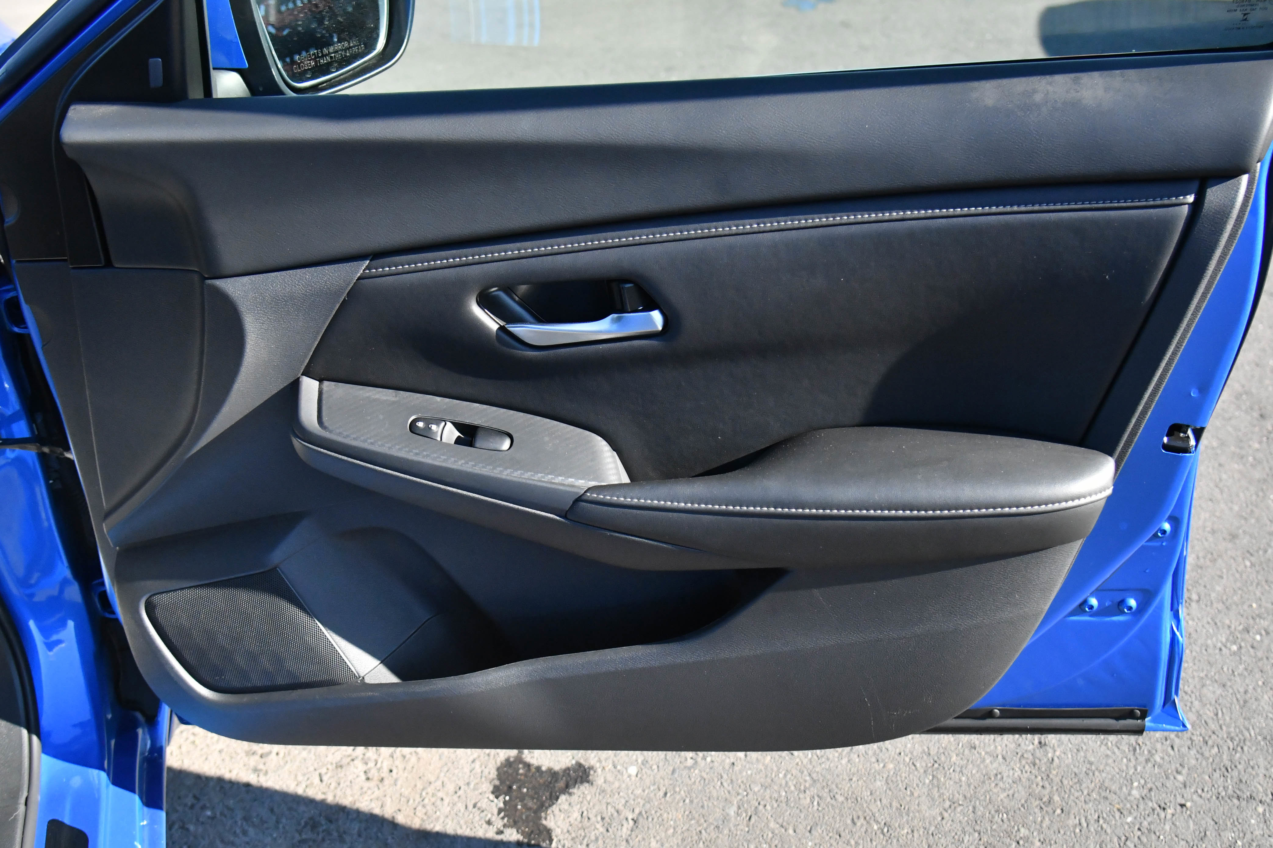 Used 2025 Nissan Sentra SV image 38