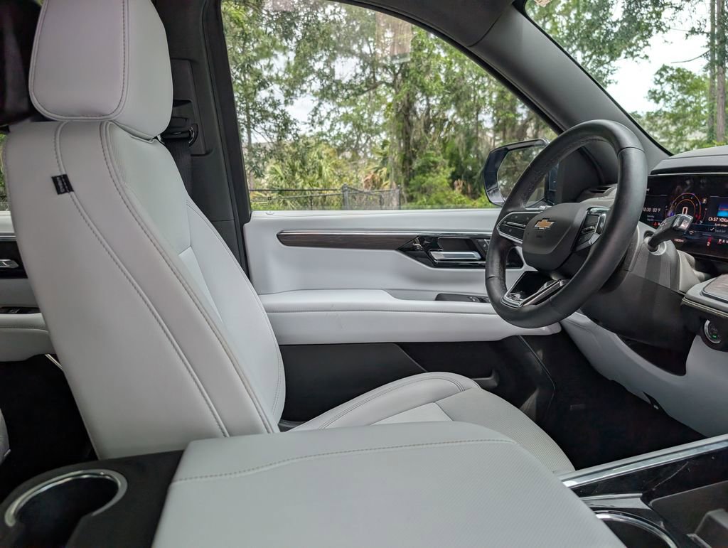 Used 2025 Chevrolet Tahoe Premier AWD/4WD image 15