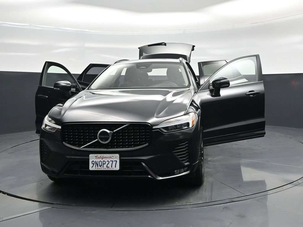 Used 2025 Volvo XC60 B5 Plus AWD/4WD image 31