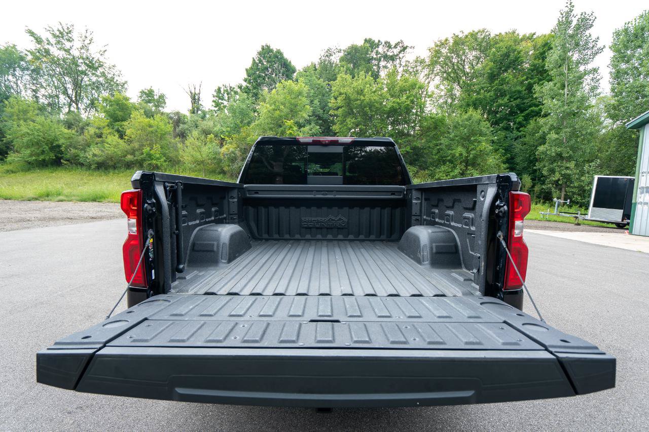 Used 2023 Chevrolet Silverado 1500 High Country w/ High Country Premium Package AWD/4WD image 39