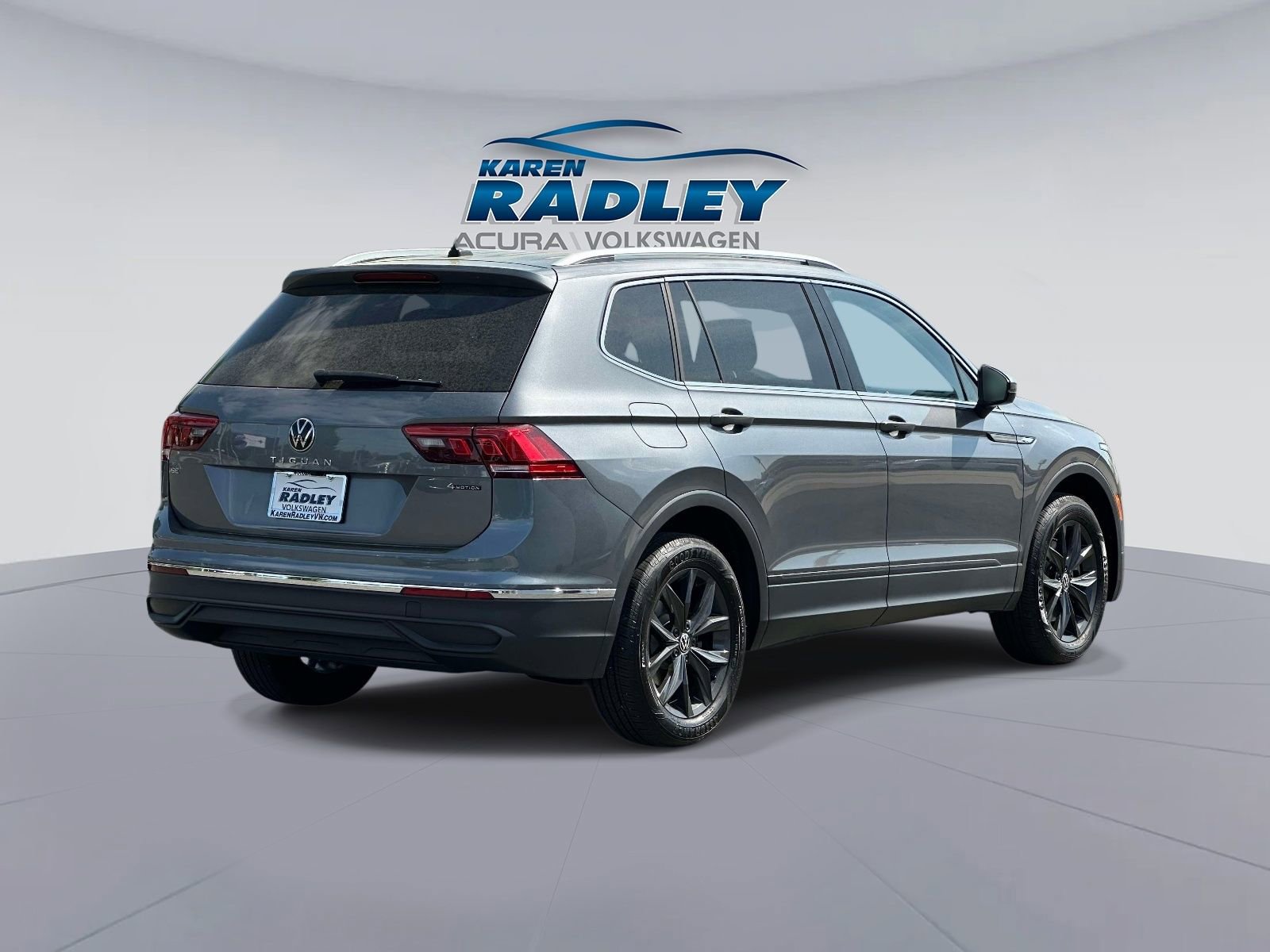 Certified 2024 Volkswagen Tiguan SE AWD/4WD image 2